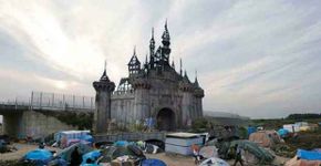 Banksy doa materiais de ‘Dismaland’ para campo de refugiados