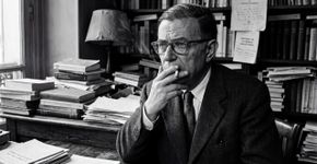 Jean-Paul Sartre, existencialista: “a dúvida na hora de decidir o futuro dói porque a gente sabe que a culpa é só nossa”