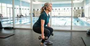 Fazer natação é ótimo, mas os treinadores concordam: o melhor exercício para fortalecer os ossos e prevenir a osteoporose