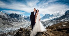 Casal faz diferente e escala Everest para se casar; veja fotos