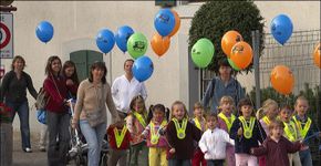 Ônibus andante leva as crianças até às escolas na Suiça