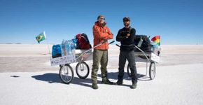 Brasileiros atravessam a pé maior deserto de sal do mundo