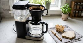 A cafeteira acumulou resíduos por dentro? Este cuidado simples pode fazer parte da manutenção