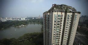 Chinês constrói montanha em cima de sua cobertura