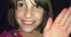 Menina com autismo ganha 78 camisetas iguais a sua favorita