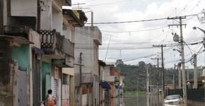 Para evitar enchentes no verão, Prefeitura instala chip em bueiros de SP