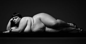 Fotógrafo faz ensaio sensual com mulheres obesas