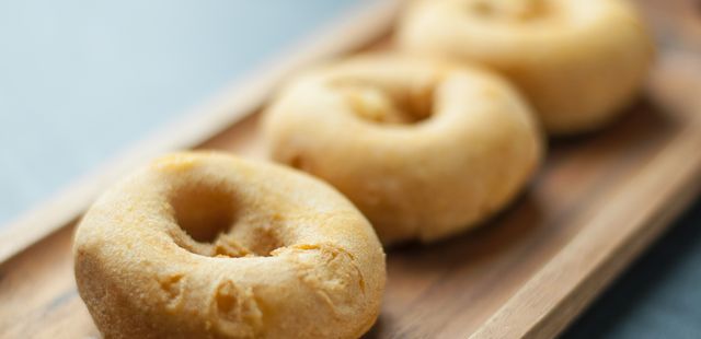 Rosquinha de banana com aveia: fácil, saudável, viciante e fica pronta em minutos
