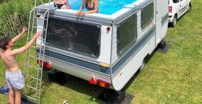 Carros transformados viram piscina, vaso e até forno de pizza