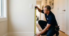 A que altura do chão são instalados os interruptores de luz e por que isso é importante?