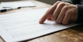 O desafio 24 − 8 ÷ 2 + 3 parece simples até alguém ignorar a prioridade da divisão