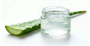 Esse gel de aloe vera frio ajuda a reduzir olheiras