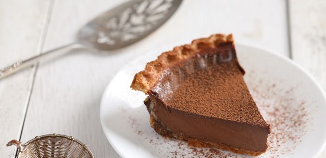 Torta mousse de chocolate com ganache e base crocante