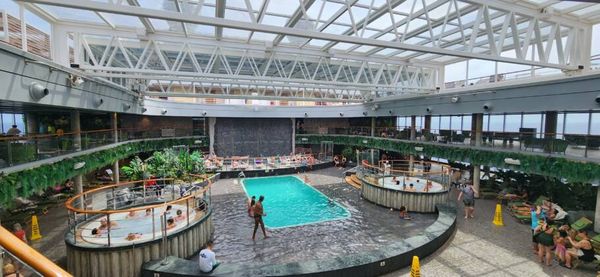 Piscina coberta e aquecida do MSC Seashore