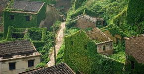 Vilarejo abandonado é ‘engolido’ pela natureza na China