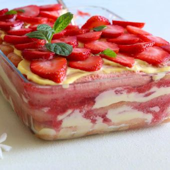 Featured mobile: Aprenda a preparar esta sobremesa fácil com morango e aproveite a fruta da estação
