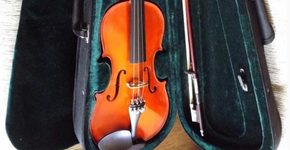 Violino seminovo – R$ 200