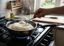 Featured side: Como cozinhar arroz: dicas para um resultado soltinho, sem grãos grudados