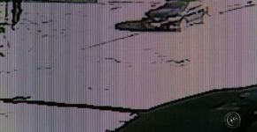 Cena mostra menina que teria sido estuprada sendo abordada na rua