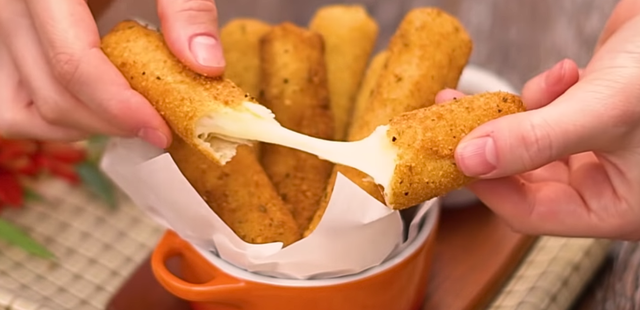 Com pão de forma e queijo, você faz um lanche que parece de padaria