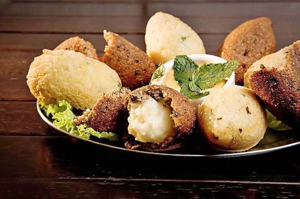 Kibe e Bolinho de Aipim - Botequim LV