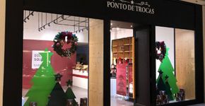 Golden Square Shopping promove ação de Natal com sorteio de vale-compras e presenteia clientes com chocotone