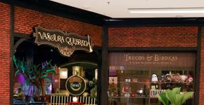 Rede de restaurantes inspirada no universo de magia e bruxaria, Vassoura Quebrada, ganha endereço no Tatuapé