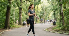 Sair para caminhar em vez de ir para academia é muito bom, mas só funciona se a caminhada durar no mínimo 30 minutos seguidos, sem interrupções e a uma velocidade constante de 5 km/h