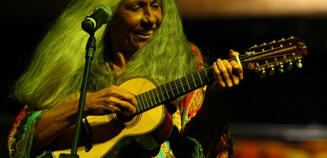 Mostra VIVA VIOLA! Doroty Marques 80 Anos