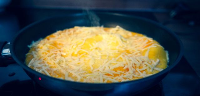 Omelete de queijo na Air Fryer