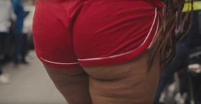 Anitta mostra bunda com celulite em ‘Vai Malandra’ e web elogia