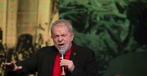 Médico de Lula solicita desfibrilador: “A pressão está alta”