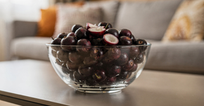 A fruta que virou tendência porque tem gosto parecido com de vinho natural e combate o envelhecimento precoce das células