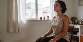 Como reenergizar seu corpo com um ritual de descompressão de 5 minutos