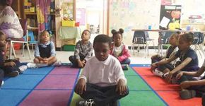 Escola troca suspensão por meditação e o resultado é supreendente
