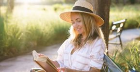 12 livros imperdíveis para relaxar nas férias