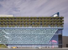 Featured side: Balneário Camboriú terá parque indoor com montanha-russa giratória