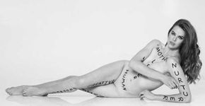 Em ensaio, modelos escrevem no corpo termos que as definem