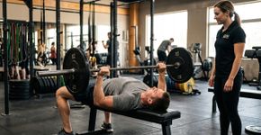 Por quantos segundos deve durar cada repetição do supino para desenvolver o peitoral, fortalecer os tríceps e ganhar massa muscular?