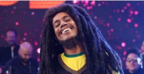 Bob Marley é reencarnado pelo ator Ícaro Silva e arrepia público
