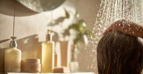 Cabelo mais brilhante com truques simples no banho