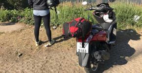 Casal brasileiro viaja de moto pelas montanhas da Tailândia