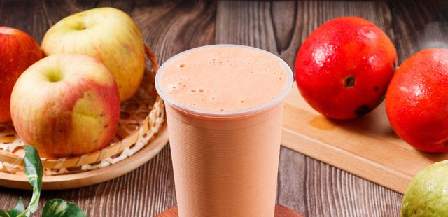 Faça a melhor vitamina de banana com mamão para o café da manhã