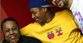 Black Alien e BNegão e DJ Zegon se apresentam juntos no Comite Club