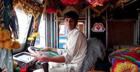 Fotógrafo retrata caminhoneiros da Índia
