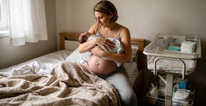 O que significa o baby blues e como diferenciar a tristeza passageira de sinais de alerta?