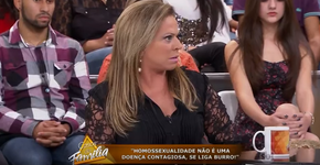 Christina Rocha rebate mulher homofóbica ao vivo