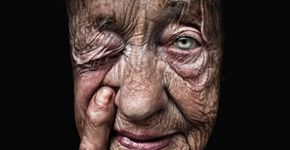 Fotógrafo faz retratos sensíveis de pessoas em situação de rua