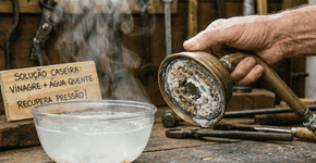 Chuveiro com pouca água? O truque do saco plástico com vinagre que resolve em minutos