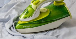 Como tirar manchas de ferro da roupa usando itens que você tem em casa